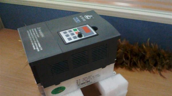 变频器 VF80-2004 0.4KW  单相AC220V 品牌：南京欧陆