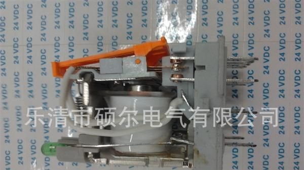 施耐德继电器RXM4AB2BD/RXM2AB2P7,A级优质。带试验按钮