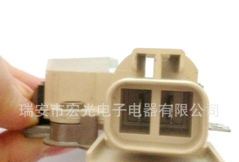 三菱汽车电子调节器 IM830