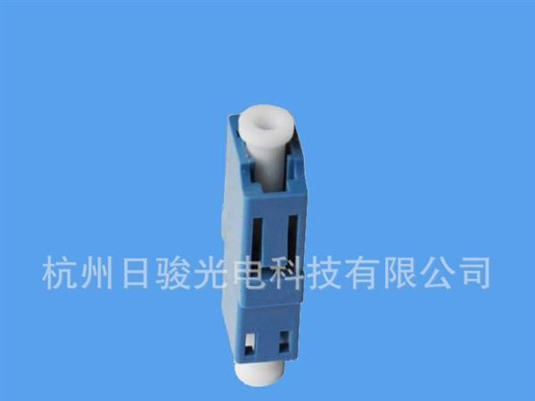 厂家直销（环保，精密尺寸）LC带盖光纤适配器