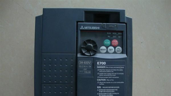 日本三菱变频器FR-D740-2.2K-CHT经济小型变频器2.2KW变频器
