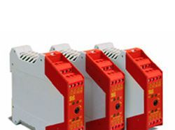 欧姆龙SR105E01 SR107AD01 SR108AD01 SR109AD01 安全继电器