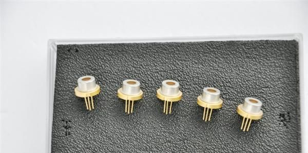 供应进口二极管 405nm蓝紫光激光管 可做激光泵浦器，舞台灯