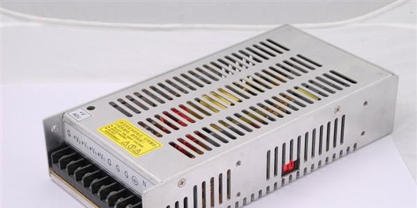 供应开关电源 输入电压176VAC～264VAC