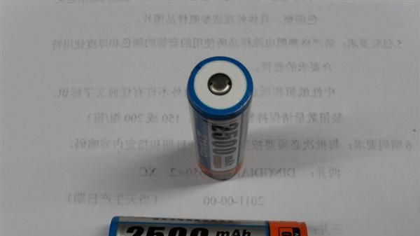 厂家供应18650可充锂电池1800-2000毫安 尖头加保护板 3.7v
