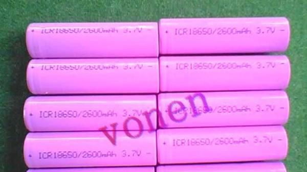 LED太阳能路灯指示灯18650锂电池