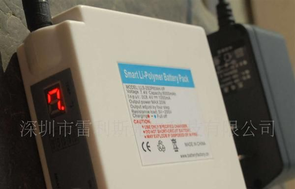 7.4V4.4AH五档功率输出数码显示智能锂电池