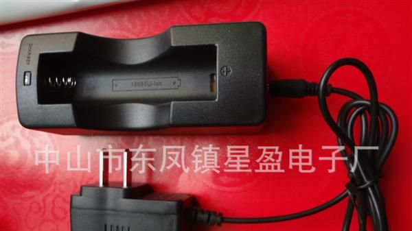 实力厂家供应18650充电器（2件套）
