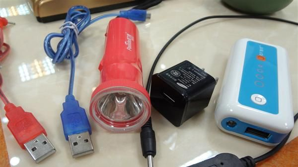 【星盈】2013年新款手电筒 USB充电线 4.2V不过充