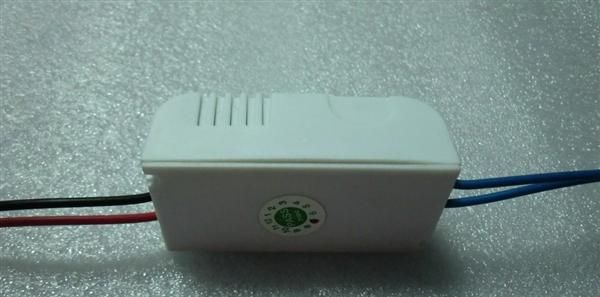 中溋科技天花灯驱动电源08-12*1W
