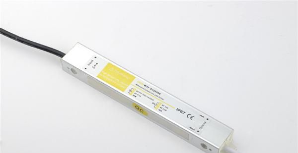 12V24W LED恒压防水开关电源