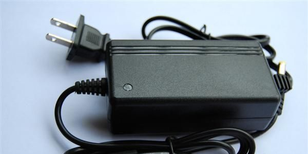 供应-24V3A双线桌面式电源适配器，LED开关电源72W