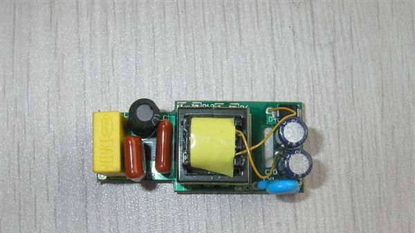 高PFC、高效率、EMC4-7X1W电源
