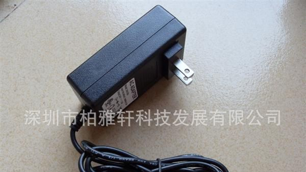 供应9v1.5a通过欧规ce 认证电源适配器   led开关电源