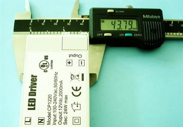 厂价供应灯条用12V/24W LED驱动开关电源