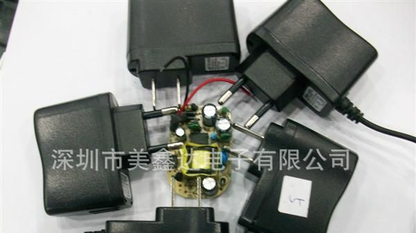 4.2V800mA锂电池充电器3V500mA，4.5V1A,6V1A适配器兼容充电器