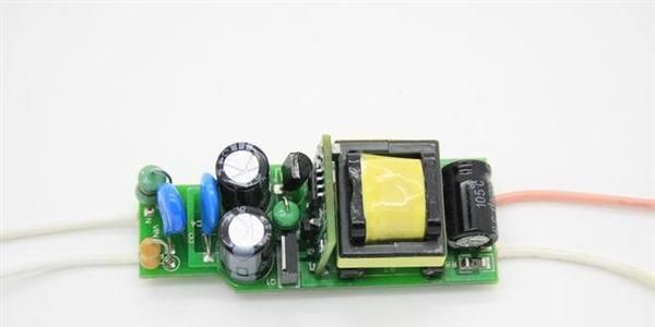 外置LED日光灯电源(高PF，高效率18-24串300MA