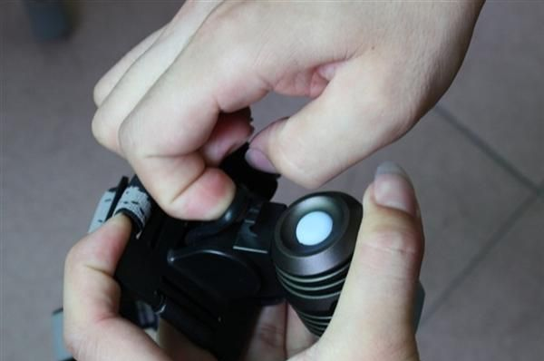 厂家直销 强光T6头灯 超远射头灯 T6自行车灯套装 四并电池