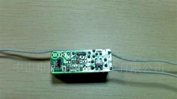供应小体积高效率LED恒流驱动电源 6W 灯杯内置