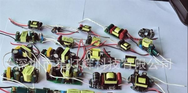 MR16 LED电源 1*1W,1*3W,3*1W,3*2W,2串2并