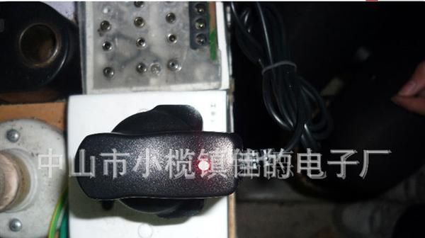 厂家直销纯铜三角【英规充电器】18650锂电池充电器 吧台灯充电器