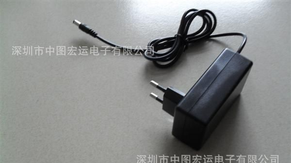 4.2V1A CE认证 LED18650手电筒充电器开关电源