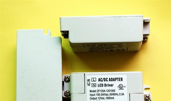 现货DC12V 1A 12W 3528/5050 LED灯条驱动电源 LED恒压电源