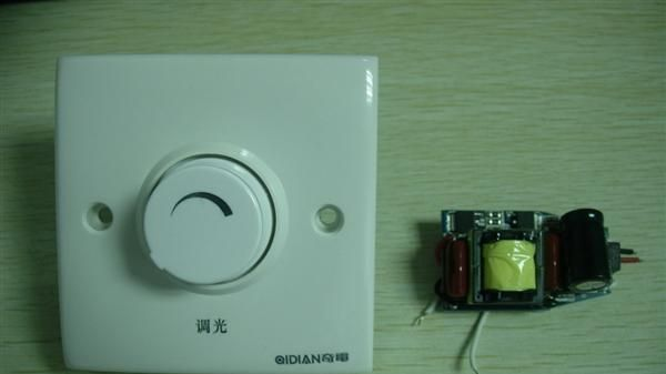 3*3W可控硅调光电源