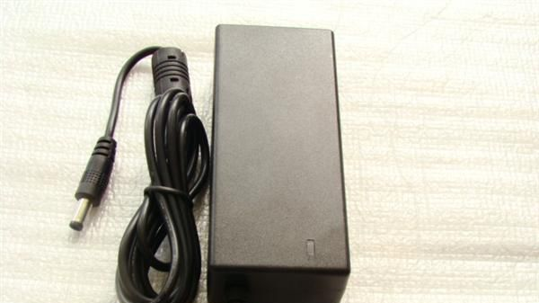 厂家供应：12V5A电源适配器，LED显示屏专用电源