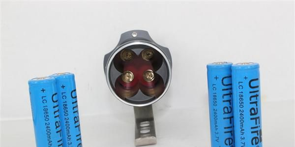LED  CREE XML-5T6 强光户外专用手电  五档记忆光 放置四节电池