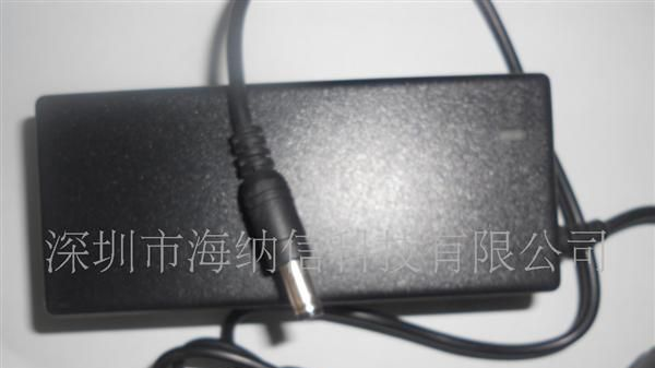 5V8A桌面式电源适配器