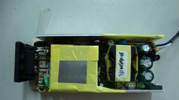 供应12V60W过CE,FCC,环保认证LED开关电源适配器