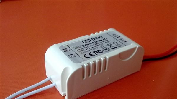 厂家直销8*1WLED驱动电源 LED外置电源 LED恒流电源