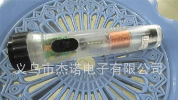 现货JS-693 手摇18.*4.3CM 带电池手电筒 环保电筒 礼品电筒