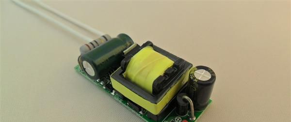 4-7W  LED驱动电源   300MA