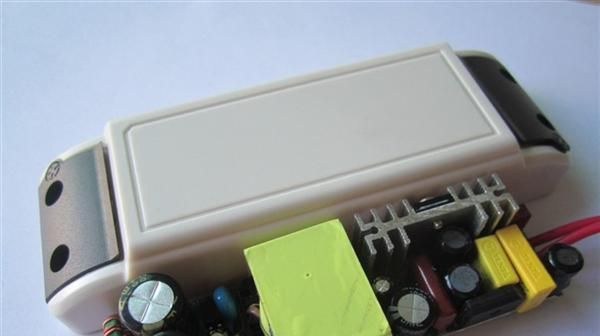 厂家大量供应20W.24W.30W.36W.50W高PF高效LED面板灯电源