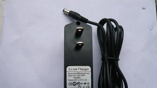 供应12V铅酸电池充电器