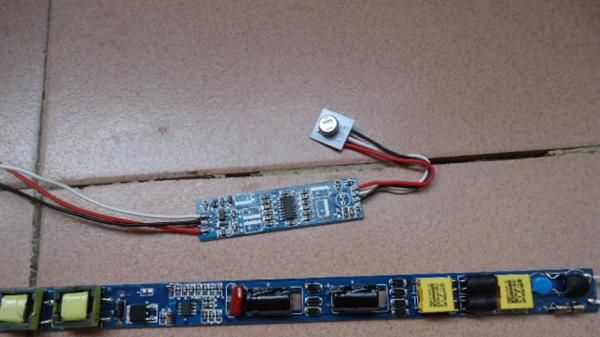 T8LED日光管1.2米15W3528灯珠非隔离电源内置红外感应智能光控