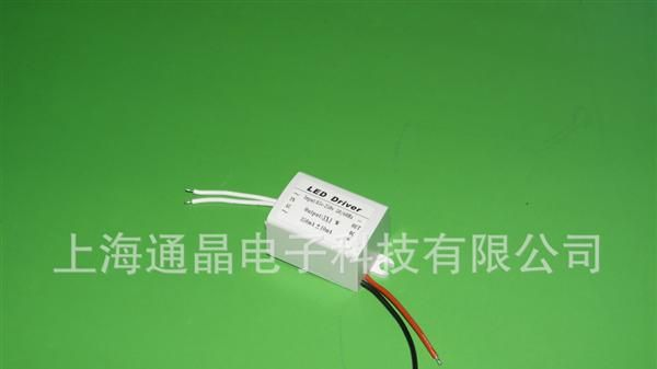 供应LED不防水恒流驱动/LED驱动/LED天花灯驱动3X1W