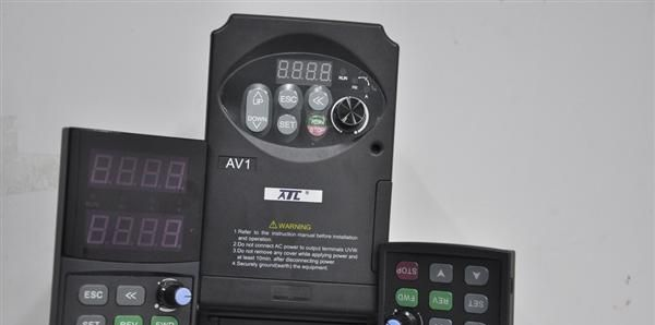 三相变频器750W爱德利AV1-4T0007