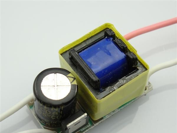 AC 85-264V输入，球泡灯驱动<font color=red>电源</font>，1*3W内置