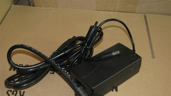 供应12V5A桌面式开关<font color=red>电源</font> 12V5A60W灯条<f