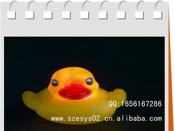 【厂家供应】洗澡鸭子 塑胶鸭子 防水发光机芯