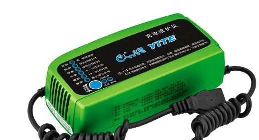 一特黑色外壳中文显示充电器