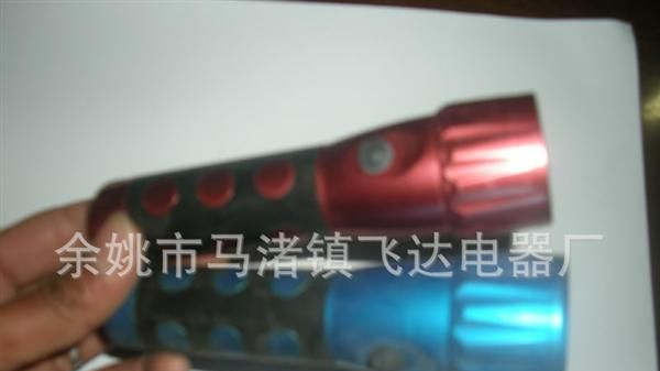 生产各种干电池饰品手电灯、充电手电筒