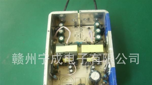 14.8V/5A*2（两组输出）充电器