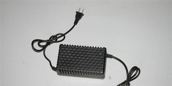 仁禾电动车充电器 充电器三段式充电器