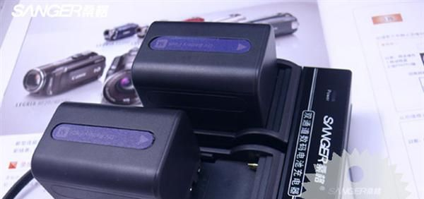 推出 双通道数码充电器8.4V 4.2V 卡板充电器 可OEM出口