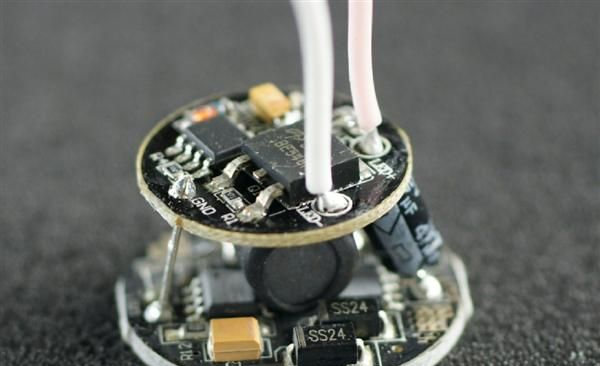 LED升降压手电筒驱动板YM1011