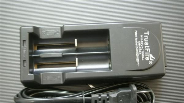 批发TrustFire 神火 3.7v<font color=red>锂电池</font> 充电